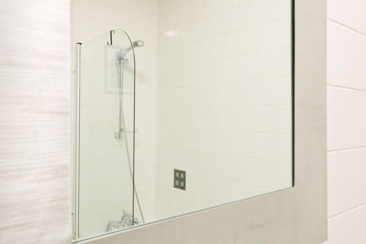 Unique & Homely Suite With Own Access Bristol Bagian luar foto